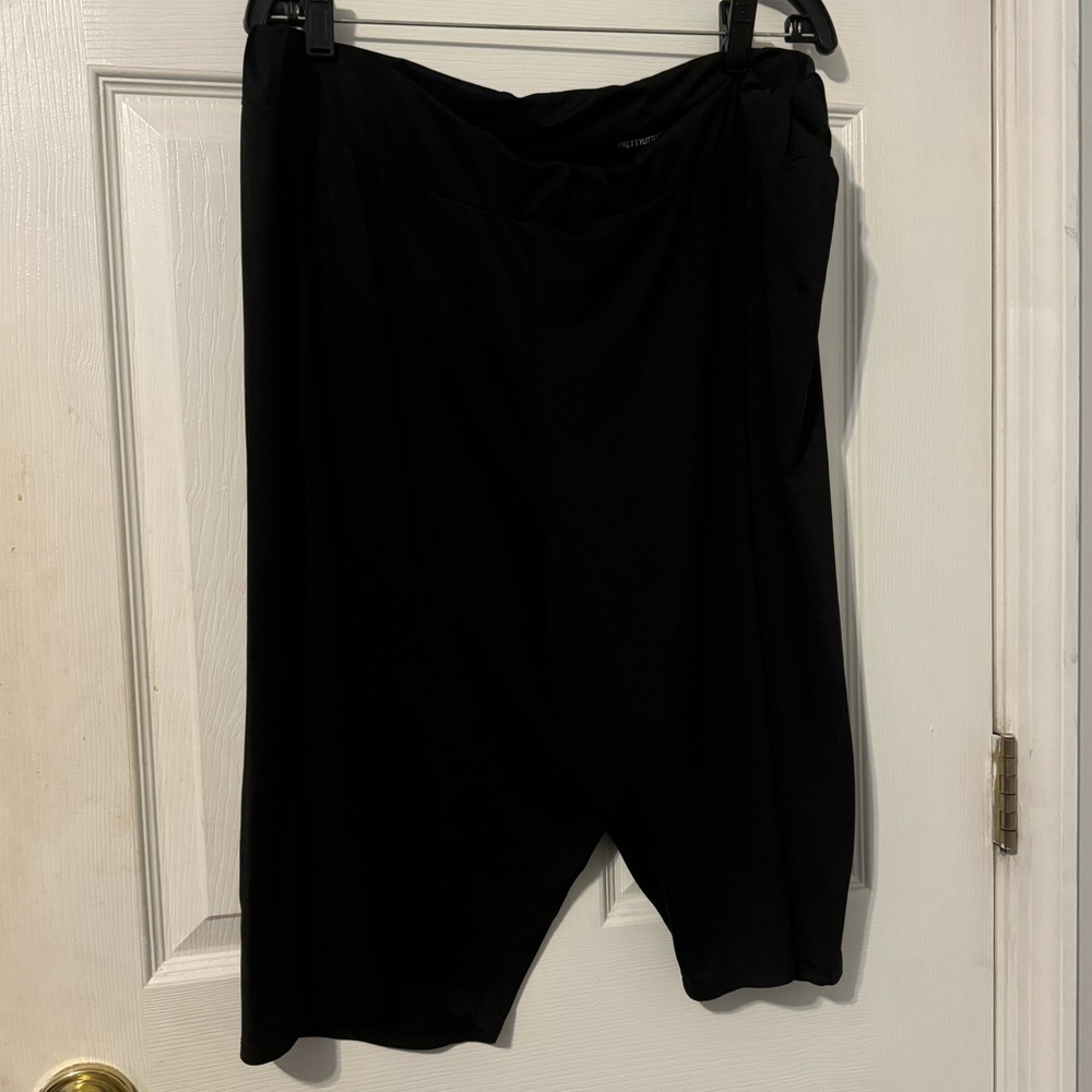 PRETTYLITTLETHING black shorts